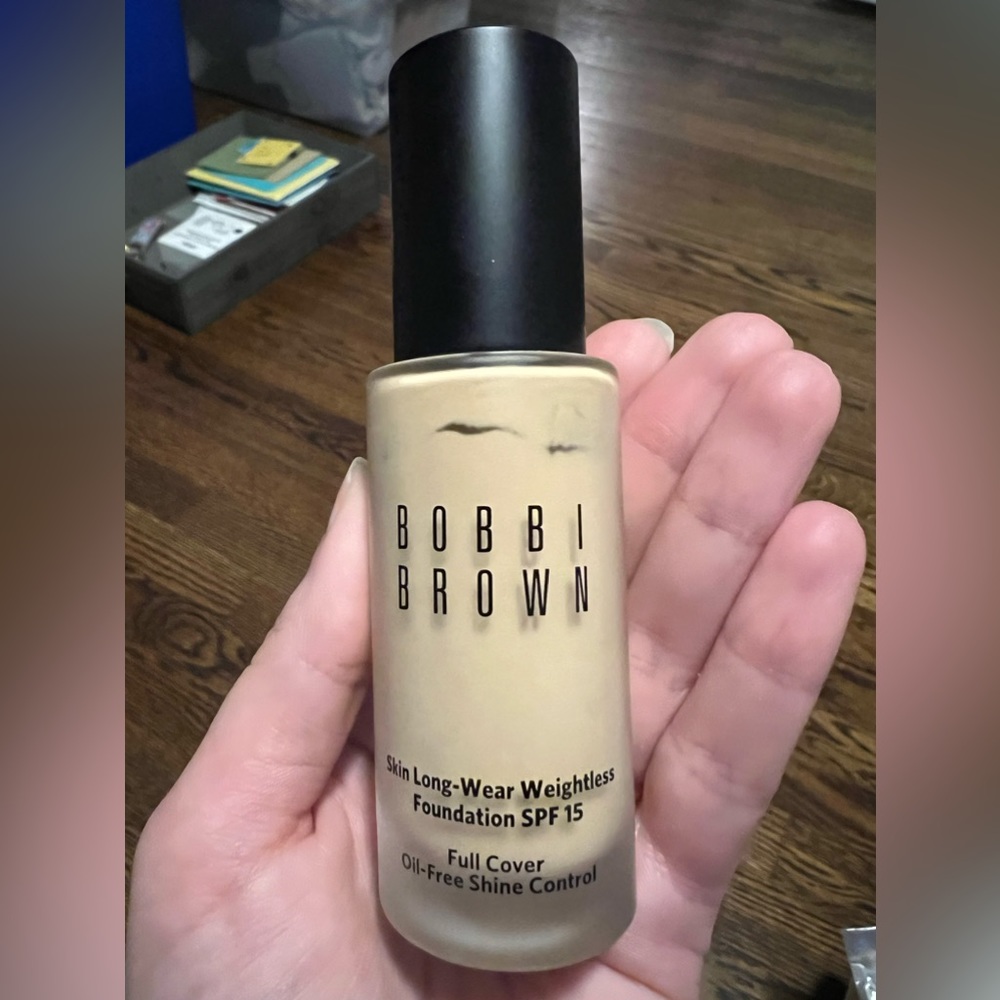 Bobbi Brown Skin Long-Wear Weightless Foundation SPF 15 Shade W-036 Warm Sand